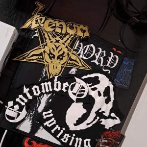 As fet venom venom backpatch o 2 entombed backpatch alla blir 120 kr tillsammans:)