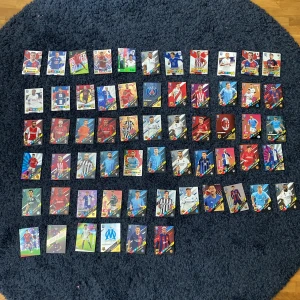 fotbollskort ⚽️ - fotbollskort säljes! säljs pga tappat intresse. alla kort är tillsammans värda 1560kr men säljer billigare. kontakta vid intresse och ge prisförslag!