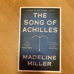 Song of Achilles av Madeline Miller - Bok i nyskick på engelska. Boken är oläst och har obruten rygg. Skriv gärna vid frågor 💕