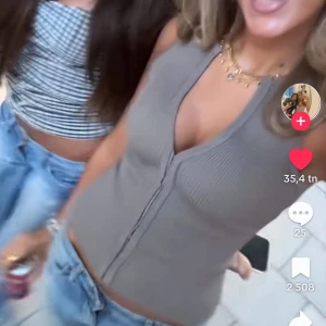 SÖKER DENNA TOPP FRÅN ZARA!! - om någon har denna och inte änvänder den så är jag intresserad!!!🙏🏽