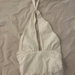 Tröja - Jätte fin tröja ifrån gina som inte säljs längre säljer för att jag har en till i en större storlek och använder inte denna.