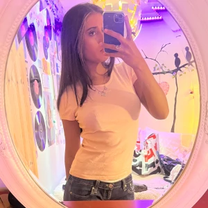 Beige t-shirt från Esprit - Beige t-shirt från Esprit! Skriv för fler frågor!🩷Pris kan alltid diskuteras🥰