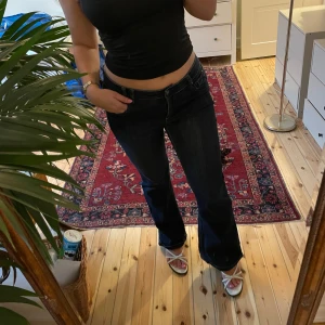 Jeans  - Lågmidjade jeans mörkblåa köpt secondhand 