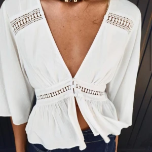 Zara blus  - Super snygg blus från zara som passar till allt! Strl Xs💓