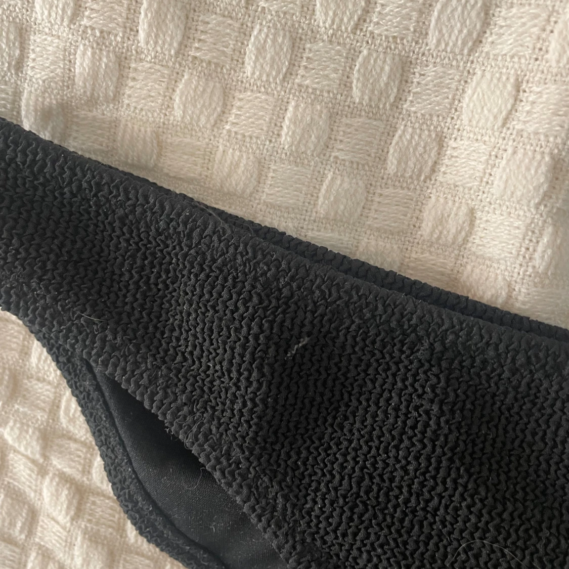 Svart ribbad bikiniunderdel - 90