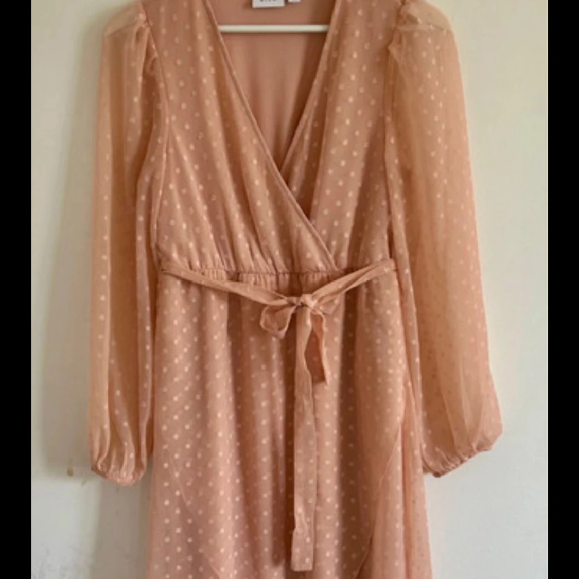 V-ringad omlottklänning - Vila