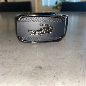 Lacoste bälte  - Helt ny och oanvänd Lacoste bälte.