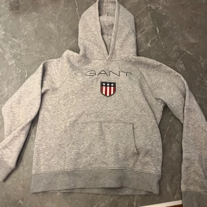 Gant hoodie - Storlek S men den är liten i storlek, knappt använd