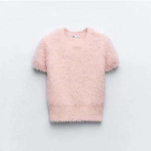 rosa fluff topp - Använd ca 5 ggr, som ny har inga defekter!❤️ Klicka gärna på köp nu