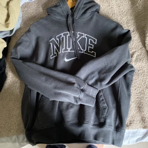 Nike vintage hoodie - Använd ett fåtal gånger men inte mer än så, hör av vid minsta fundering.
