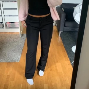 Kostymbyxor  - Svarta fina kostymbyxor från Lager 157. Använda max 3 gånger, dvs nyskick. 💗 