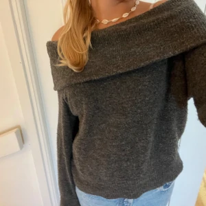 Off-shoulder stickad tröja🩶🩶 - Såååå fin och skön🩶🩶