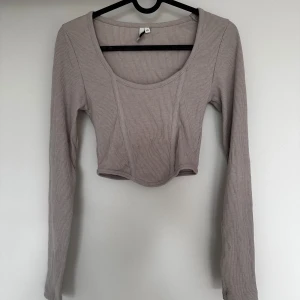 Tröja - Tröja ifrån Nelly💕 Stl: xs🫶🏽