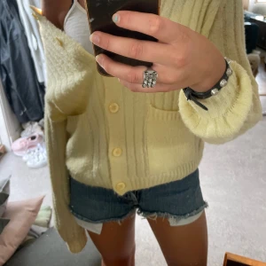 Shorts  - Säljer mina shorts från zara i st S