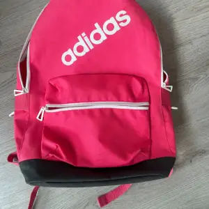 Rosa adidas ryggsäck i bra skick