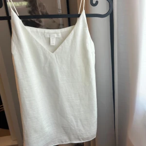 Linne -  Säljer  detta  gulliga linne då det tyvärr inte är min storlek längre men det är så himla himla fint