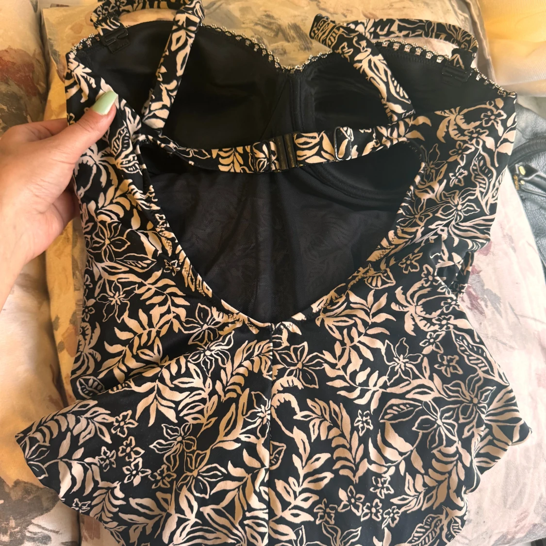 Svart och vit blommig baddräkt från Calzedonia - 91