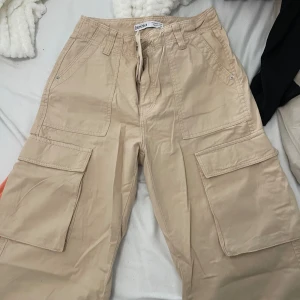 Cargo byxor - Cargo byxor från Bershka