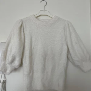 Fluffig tröja - Använd men bevarad i gott skick 