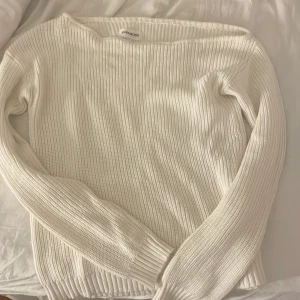 Vit stickad tröja från Even&Odd - Säljer en supermysig vit stickad tröja från Even&Odd. Perfekt för vintern och hösten . ✨