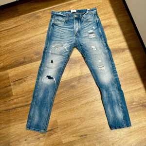 💯Jeans - Ett par riktigt schyssta jeans från jack and jones som inte kommit till användning mer än 5 gånger