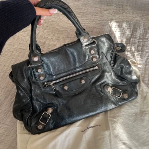 Balenciaga City Bag - Säljer min älskade Balenciaga väska! Köpt på vestaire!