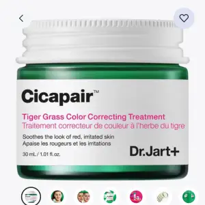 Cicapair Tiger Grass Color Correcting Treatment från Dr.Jart+ är en färgkorrigerande kräm som lugnar röd och irriterad hud. Den innehåller tigergräs och är perfekt för att dämpa rodnad. Kommer i en 30 ml burk och är idealisk för känslig hud.(oöppnad🫶🏻helt ny)