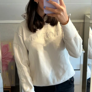 Lounge underwear hoodie - Så fin hoodie som endast är använd någon få gång, nästan som ny. Så mysig, skulle säga att den är som storlek S
