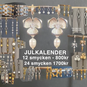 Smyckes julkalender  - Frakt spårbar ❤️ frakt kostar inte på den med 24 luckor 