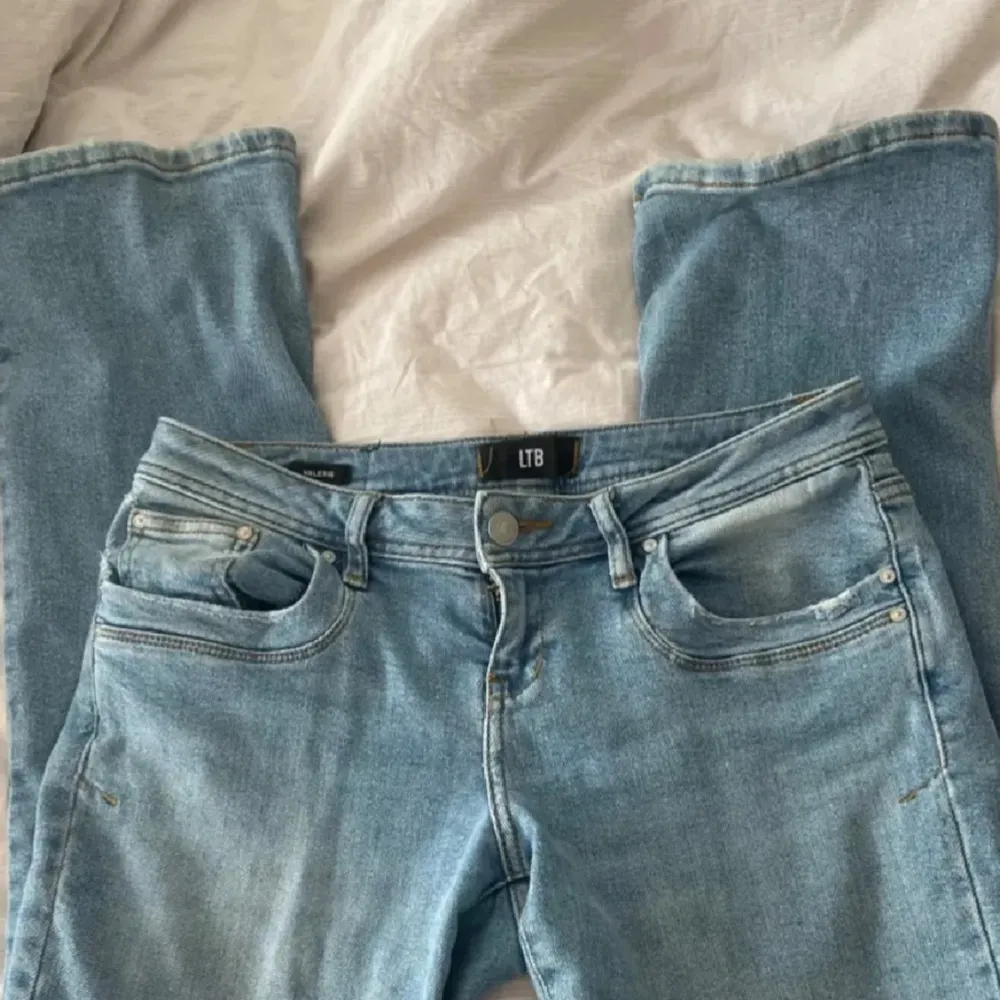 Säljer ett par ljusblå jeans från LTB i bra skick. Köpta på Plick och säljer de då de inte passa mig tyvärr, hör av er om ni har frågor eller är intresserade ❤️. Jeans & Byxor.