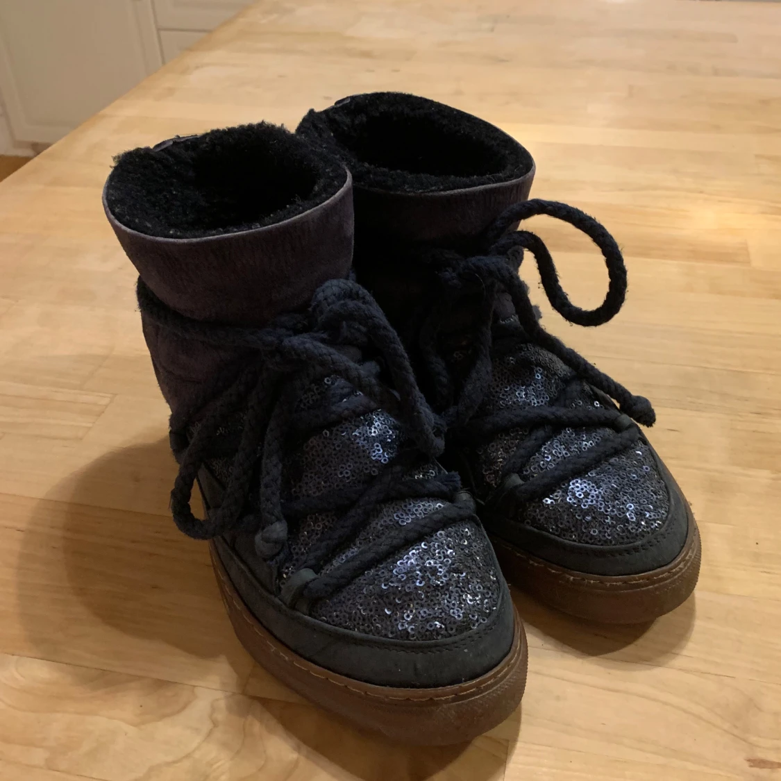 Marinblå inuikiis med paljetter⭐️⭐️