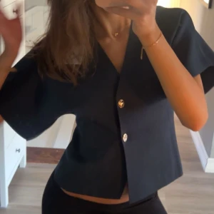 Zara blus - Säljer denna populära fina som är slutsåld i denna storlek ❤️❤️