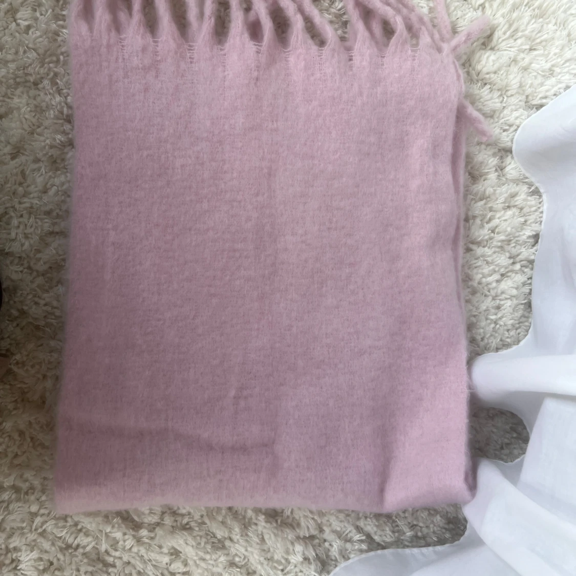 Rosa halsduk med fransar - 90