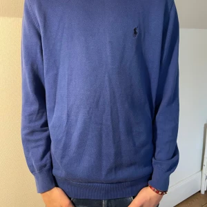 Blå tröja från Ralph Lauren - Ralph lauren sweatshirt | Storlek S | Sick 7,5/10 | Kontakta vid funderingar🕺
