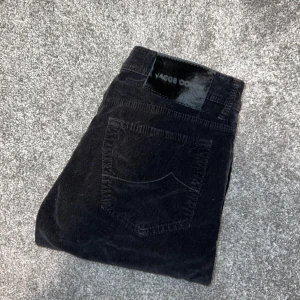 Jacob cohen Manchester byxor - Manchester byxor från Jacob cohen, bra skick, storlek 34!