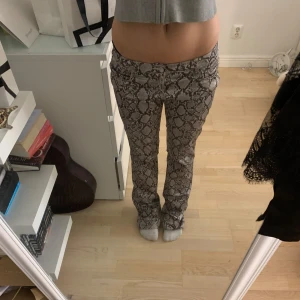 Ormbyxor - Används inte längre, små defekt - > de sista bilden!Midjemått - 36 cm och Innerbenslängden - 80 cm🥰