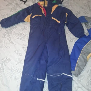 Blå gul overål  - Jättebra skick helt bra 