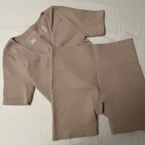 Tränings set - Oanvänd super mjukt tränings set från Primark i storlek S