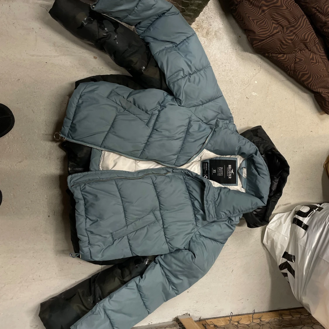 Blå pufferjacka från Hollister