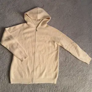 Storlek m/s || skick 10/10|| vid funderingar är de bara att höra av sig mvh br🍂( OBS KÖP EJ DIREKT HÖR AV ER INNAN) följ så löser ja bättre pris(:  byten funkar