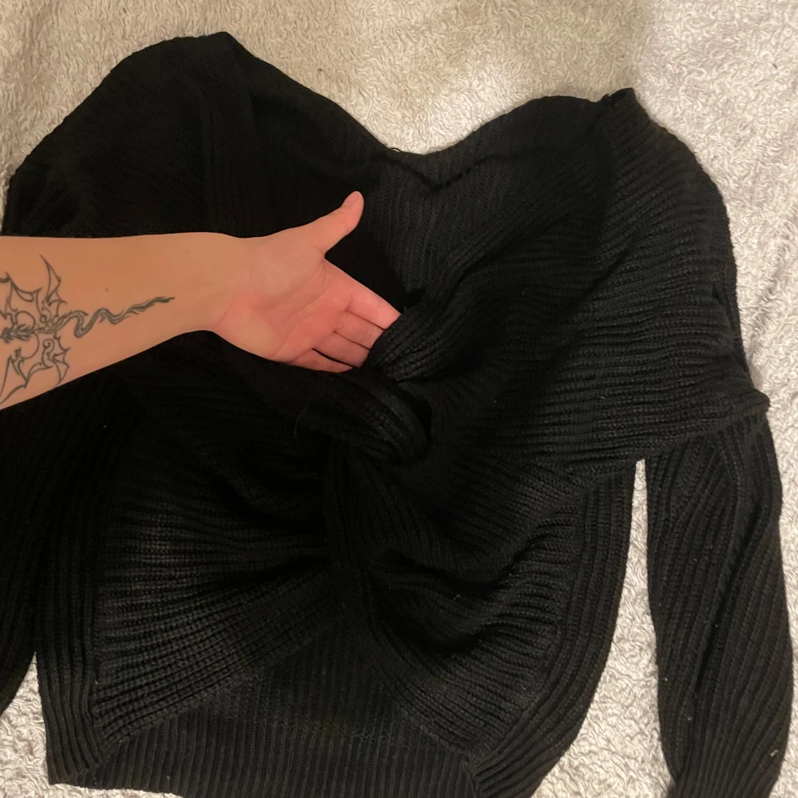 Svart stickad tröja - 1