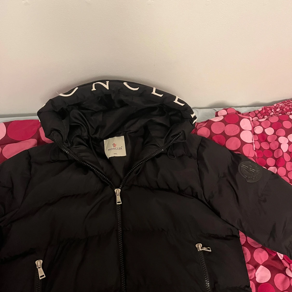 Svart dunjacka från Moncler