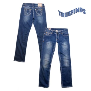True religion jeans raindbow bobby - Midjemått:42 Yterbenslängd:108 Innerbenslängd:82 Benöppning:20 Gren höjd:22 Storlek:32 ( i cm )  Priser kan diskuteras‼️ 