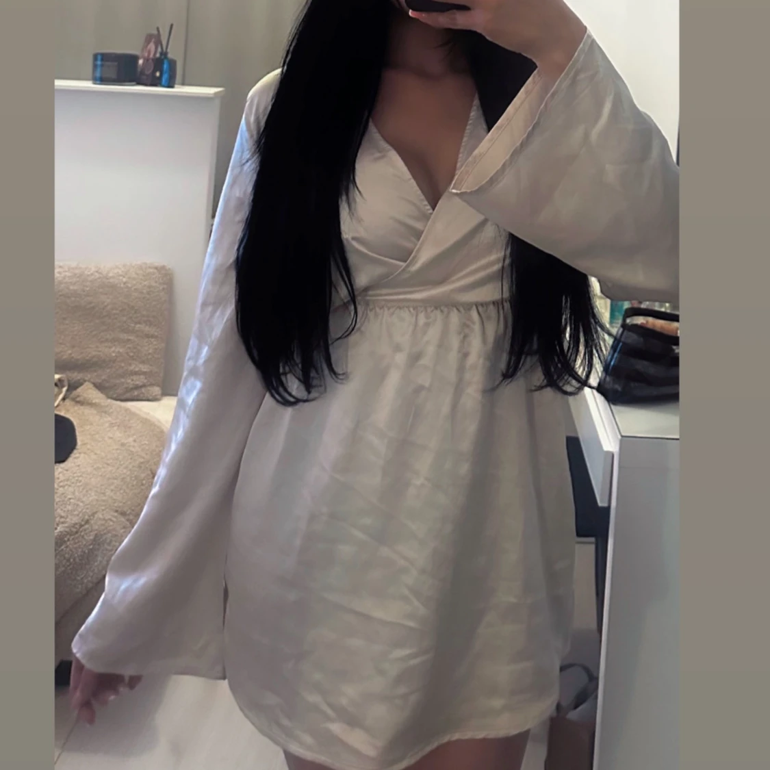 Champagnefärgad omlottklänning