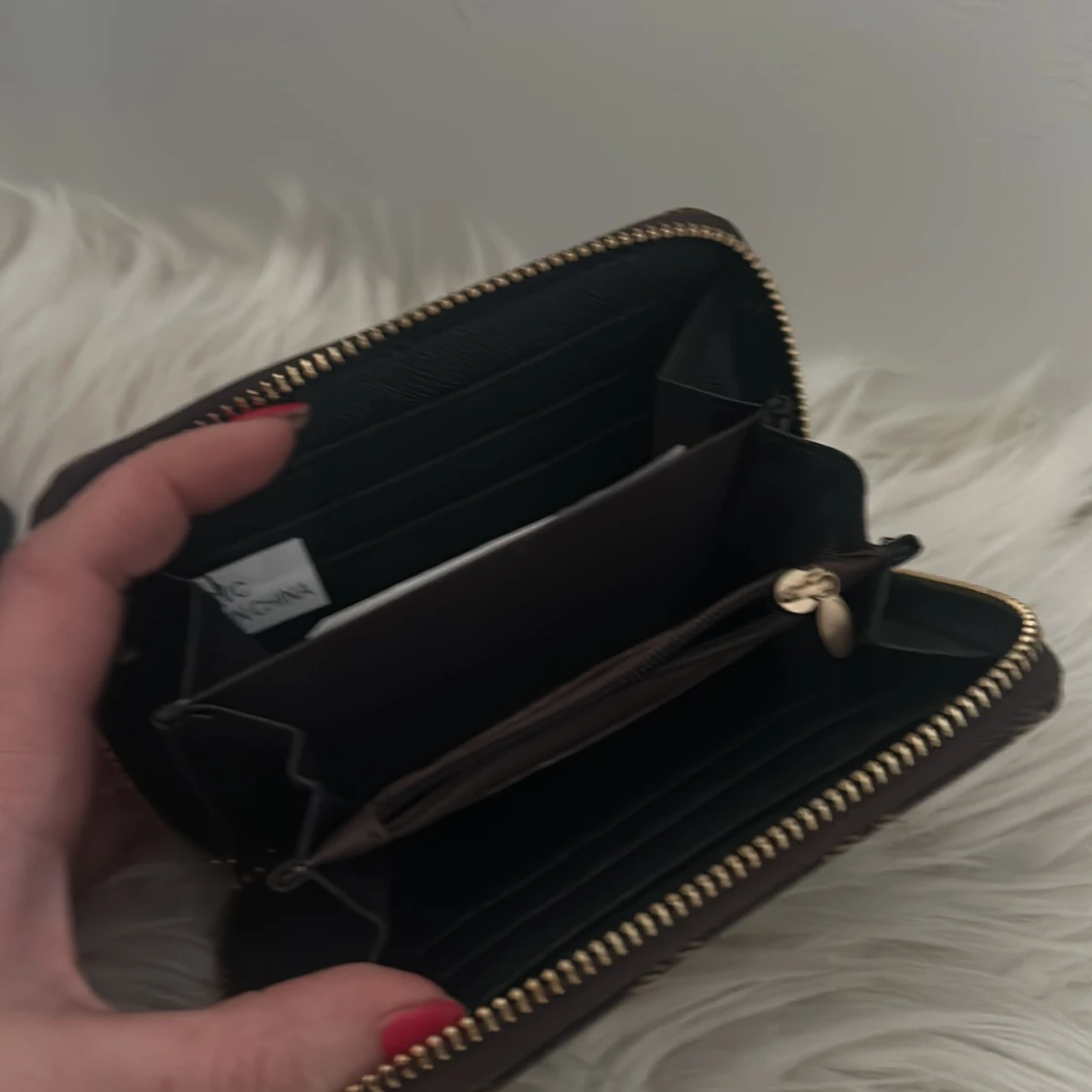 Svart och guld plånbok med dragkedja - 1