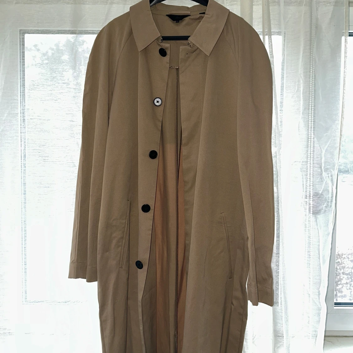 Beige trenchcoat från Cult Studios