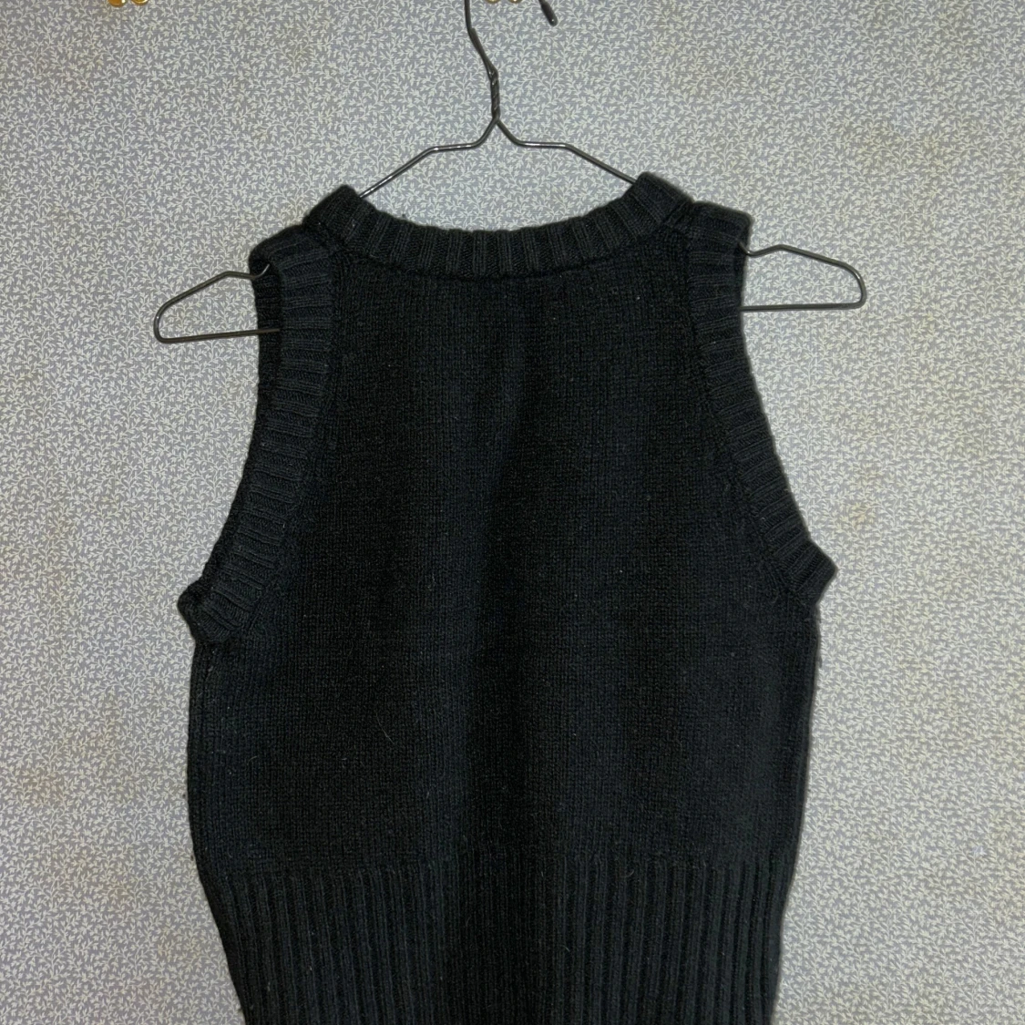 Svart stickad väst - 2