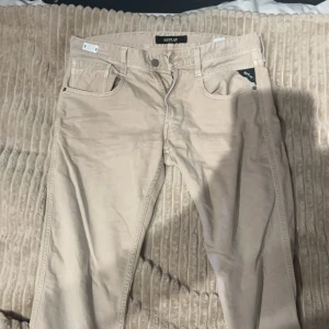 Äkta Replay jeans. Nyskick. - Helt oanvända. Nyskick. 