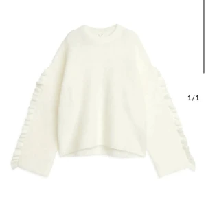 Stickad tröja  - Jättefin stickad tröja från Arket💓Helt slutsåld, nypris 990kr