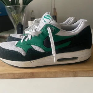 Nike Air Max 1 Storlek 44 - Nike Air Max 1 Storlek 44 sparsamt använda! 